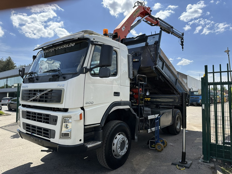 Volvo FM 300 4x4 TIPPER + CRANE PALFINGER PK 12000 - *339.000km* - MANUAL - STEEL SPRING / BIG AXLES - EURO 3 - TÜV 15/10/2025 - Kipper, Autokran: das Bild 5 Volvo FM 300 4x4 TIPPER + CRANE PALFINGER PK 12000 - *339.000km* - MANUAL - STEEL SPRING / BIG AXLES - EURO 3 - TÜV 15/10/2025 - Kipper, Autokran: das Bild 5