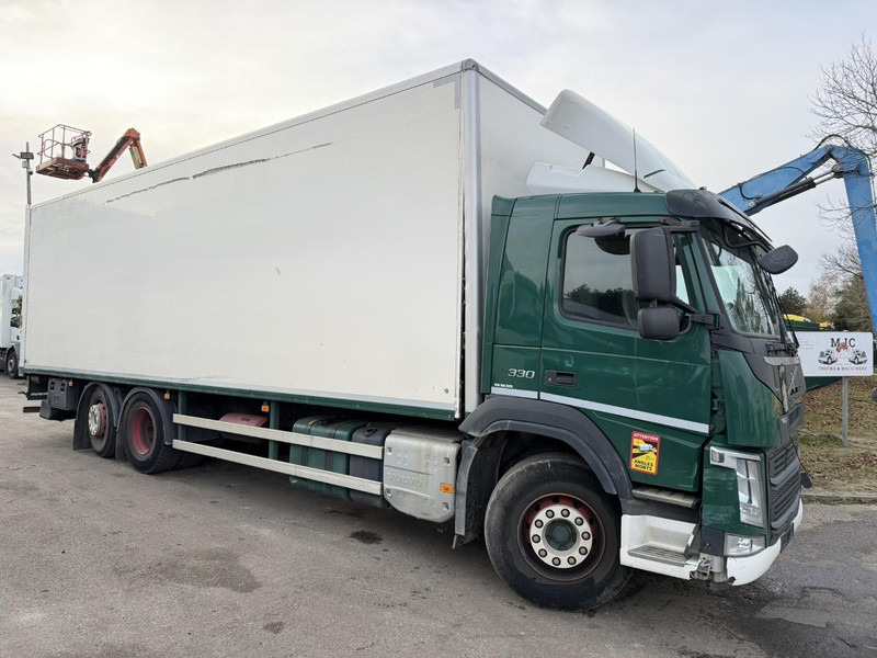 Volvo FM 330 6x2 CLOSED BOX / KOFFER 9m10 - LIFT + STEERING AXLE - *ENGINE / GEARBOX / CHASSIS = OK* - 300.000km - TUV 09/2026 - BE TRUCK - Koffer LKW: das Bild 1 Volvo FM 330 6x2 CLOSED BOX / KOFFER 9m10 - LIFT + STEERING AXLE - *ENGINE / GEARBOX / CHASSIS = OK* - 300.000km - TUV 09/2026 - BE TRUCK - Koffer LKW: das Bild 1