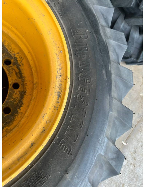 Bridgestone 1000 x 20 Set / 10.00 x 20: 4x2 Tyres - Felgen und Reifen für Baumaschine: das Bild 2 Bridgestone 1000 x 20 Set / 10.00 x 20: 4x2 Tyres - Felgen und Reifen für Baumaschine: das Bild 2