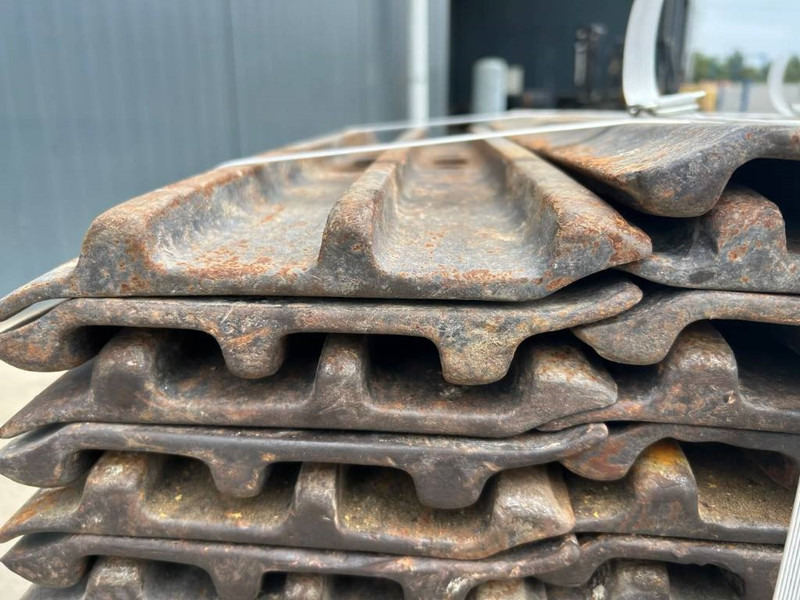 Cat 320D / 320E / 323D / 323E 700mm shoes - 30% - Rahmen/ Chassis für Baumaschine: das Bild 3 Cat 320D / 320E / 323D / 323E 700mm shoes - 30% - Rahmen/ Chassis für Baumaschine: das Bild 3