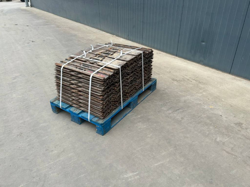 Cat 320D / 320E / 323D / 323E 700mm shoes - 30% - Rahmen/ Chassis für Baumaschine: das Bild 1 Cat 320D / 320E / 323D / 323E 700mm shoes - 30% - Rahmen/ Chassis für Baumaschine: das Bild 1