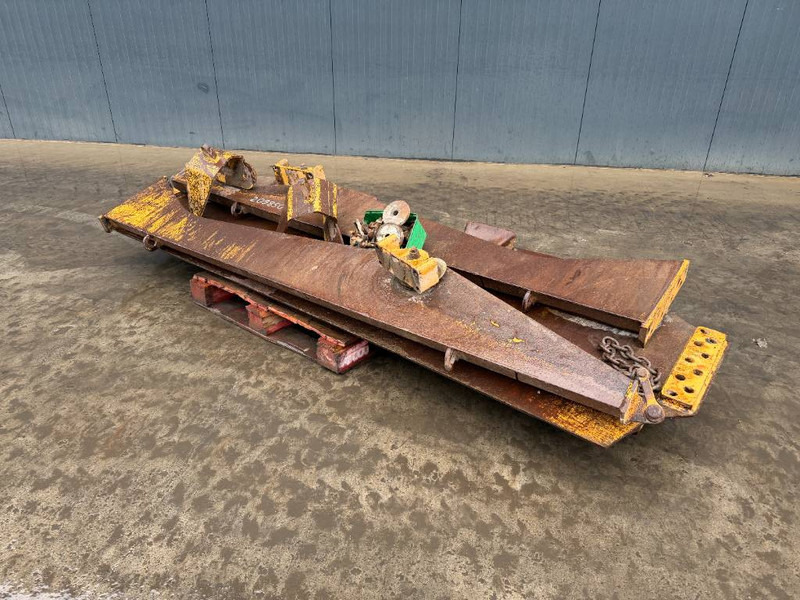 Cat 730 - Ladebordwand für Baumaschine: das Bild 1 Cat 730 - Ladebordwand für Baumaschine: das Bild 1