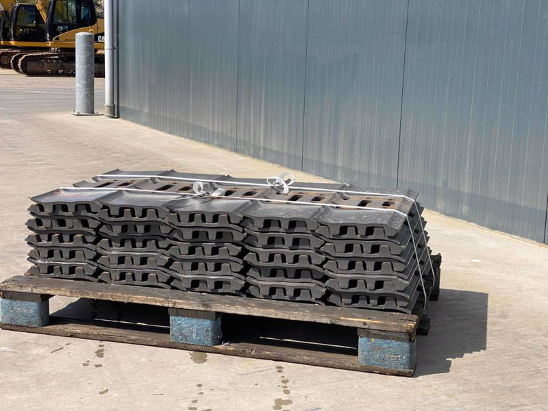 JCB JS240 / JS260 / JS300 Shoes/Pads - Rahmen/ Chassis für Baumaschine: das Bild 5 JCB JS240 / JS260 / JS300 Shoes/Pads - Rahmen/ Chassis für Baumaschine: das Bild 5