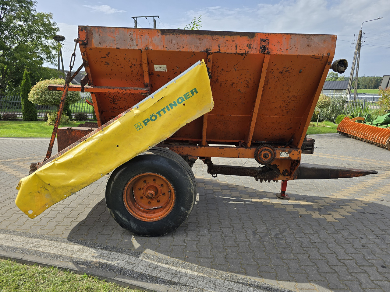 Düngerstreuer AMOS AGMT 5 ton: das Bild 1