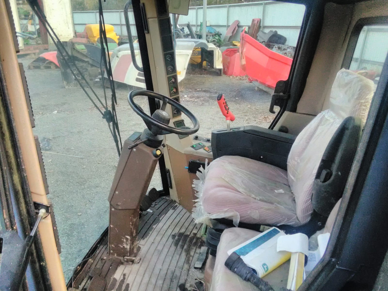 JOHN DEERE 1550 WTS - Fahrerhaus für Mähdrescher: das Bild 4 JOHN DEERE 1550 WTS - Fahrerhaus für Mähdrescher: das Bild 4