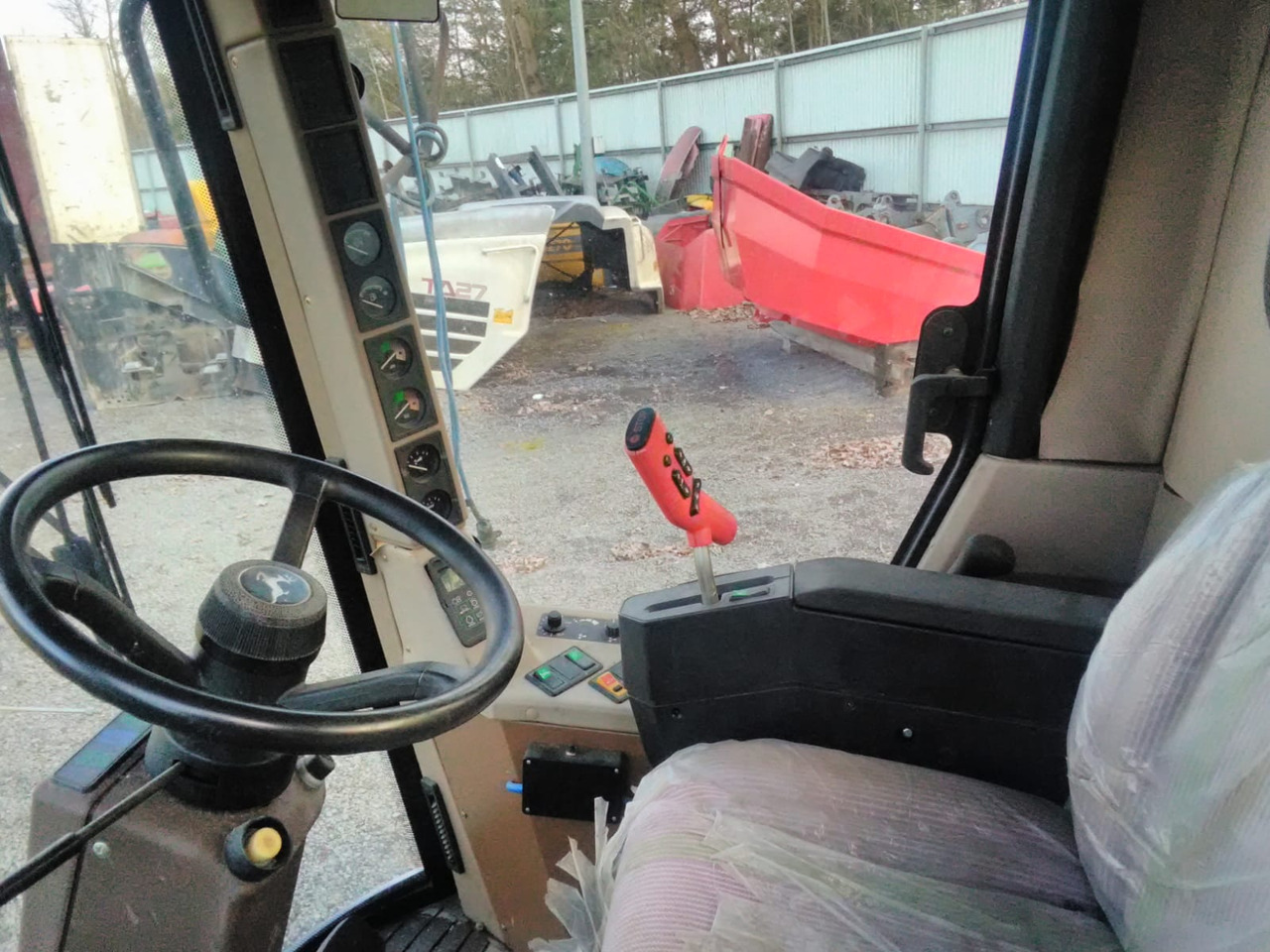 JOHN DEERE 1550 WTS - Fahrerhaus für Mähdrescher: das Bild 3 JOHN DEERE 1550 WTS - Fahrerhaus für Mähdrescher: das Bild 3