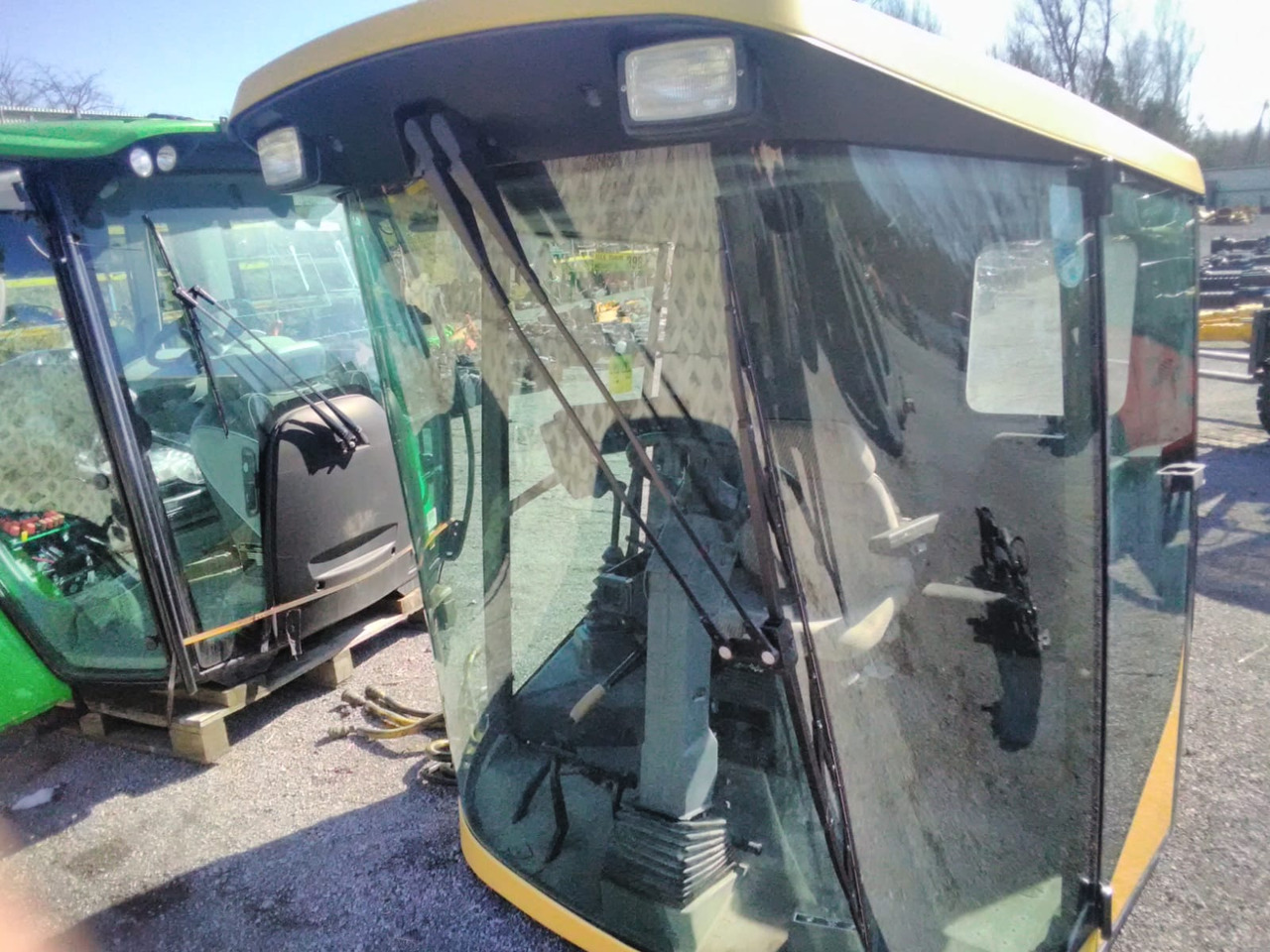 NEW HOLLAND TX 65 - Fahrerhaus für Mähdrescher: das Bild 1 NEW HOLLAND TX 65 - Fahrerhaus für Mähdrescher: das Bild 1