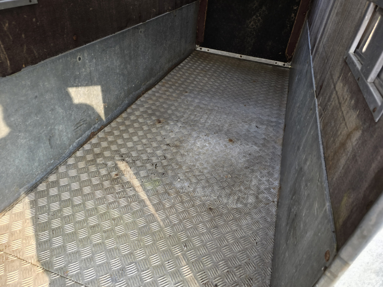 PONGRATZ PA 310 T - Tiertransporter Anhänger: das Bild 4 PONGRATZ PA 310 T - Tiertransporter Anhänger: das Bild 4