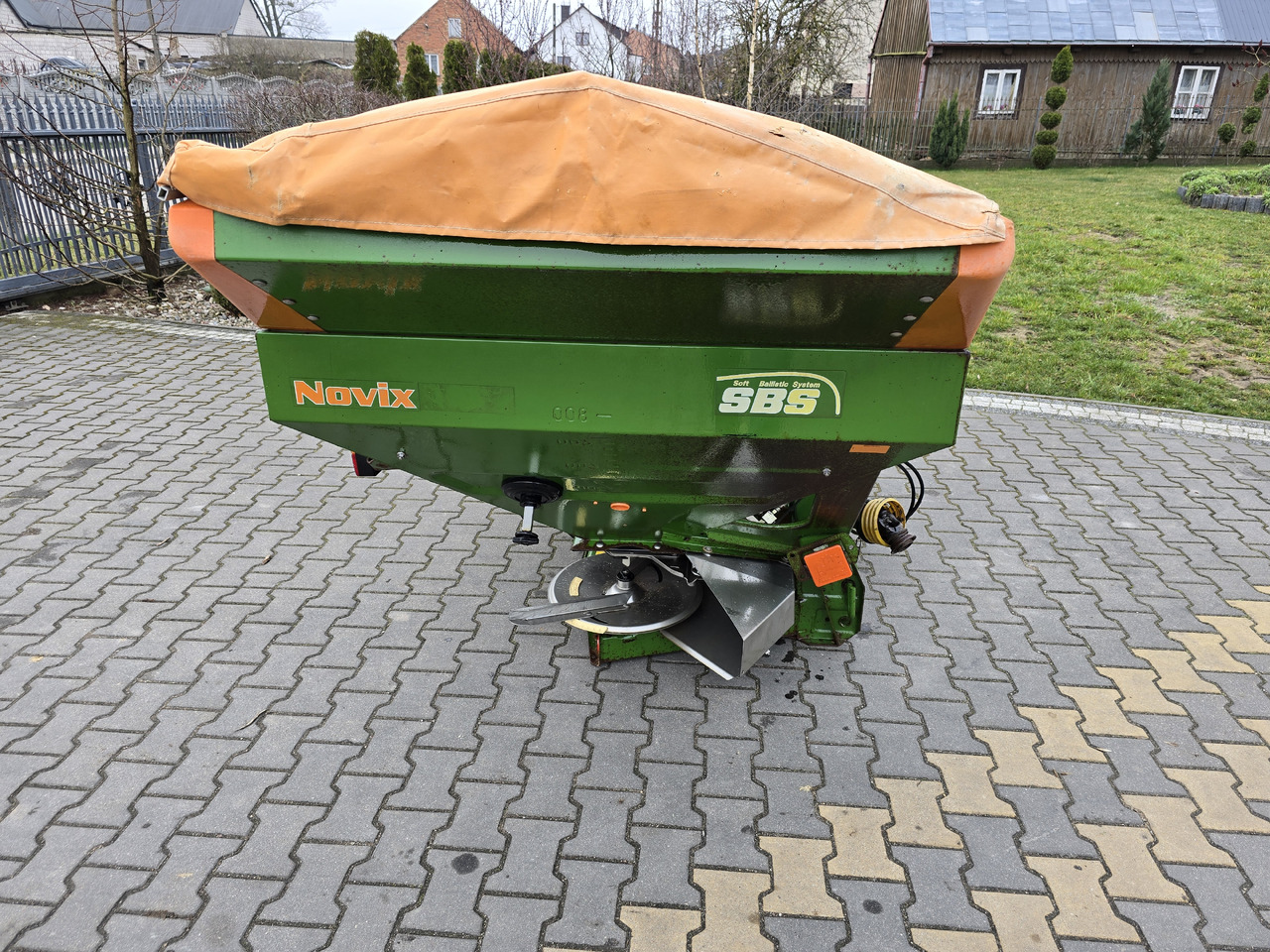 - Düngerstreuer: das Bild 3 - Düngerstreuer: das Bild 3