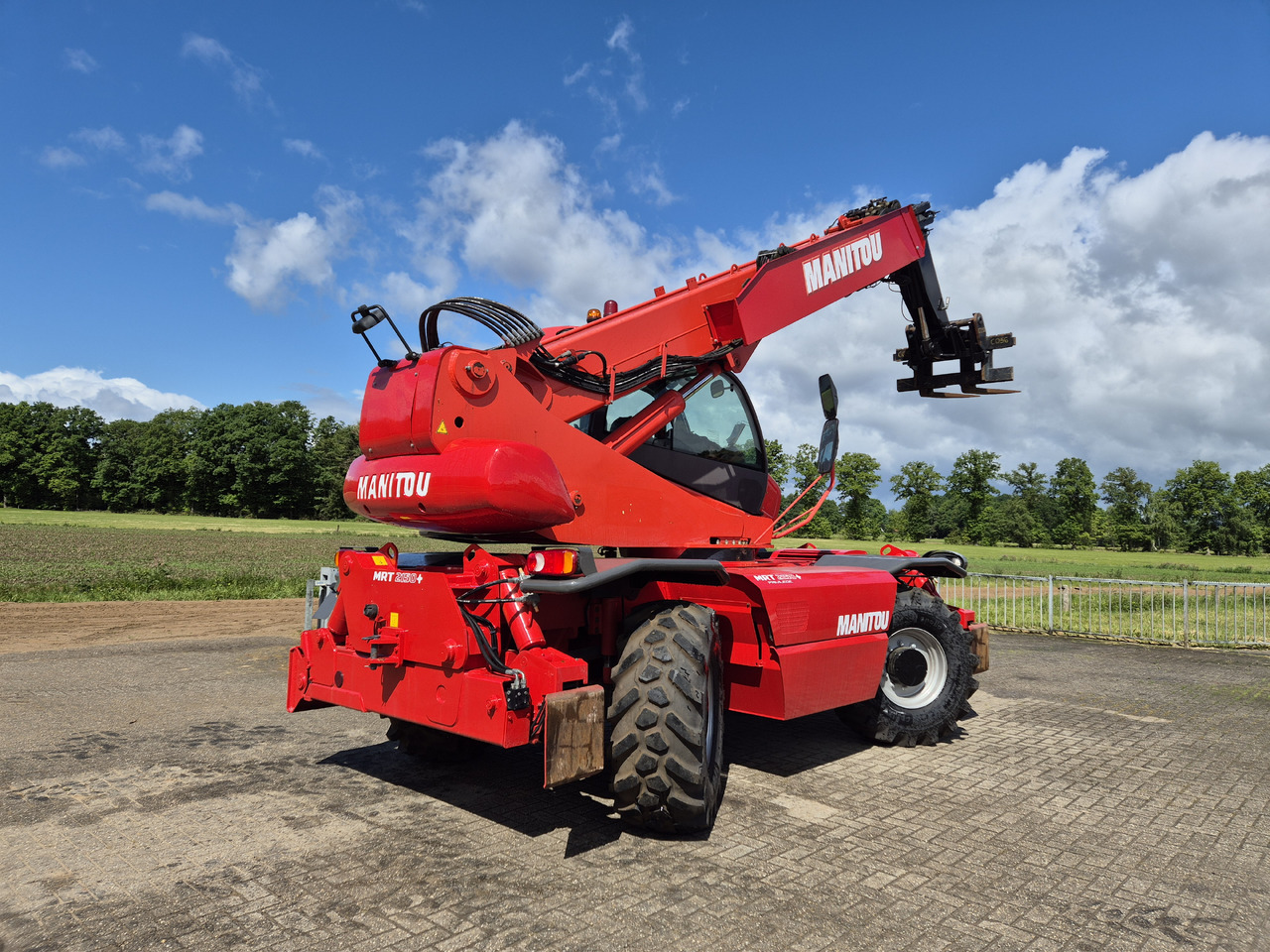 Teleskoplader Manitou MRT 2150 plus privilege: das Bild 7