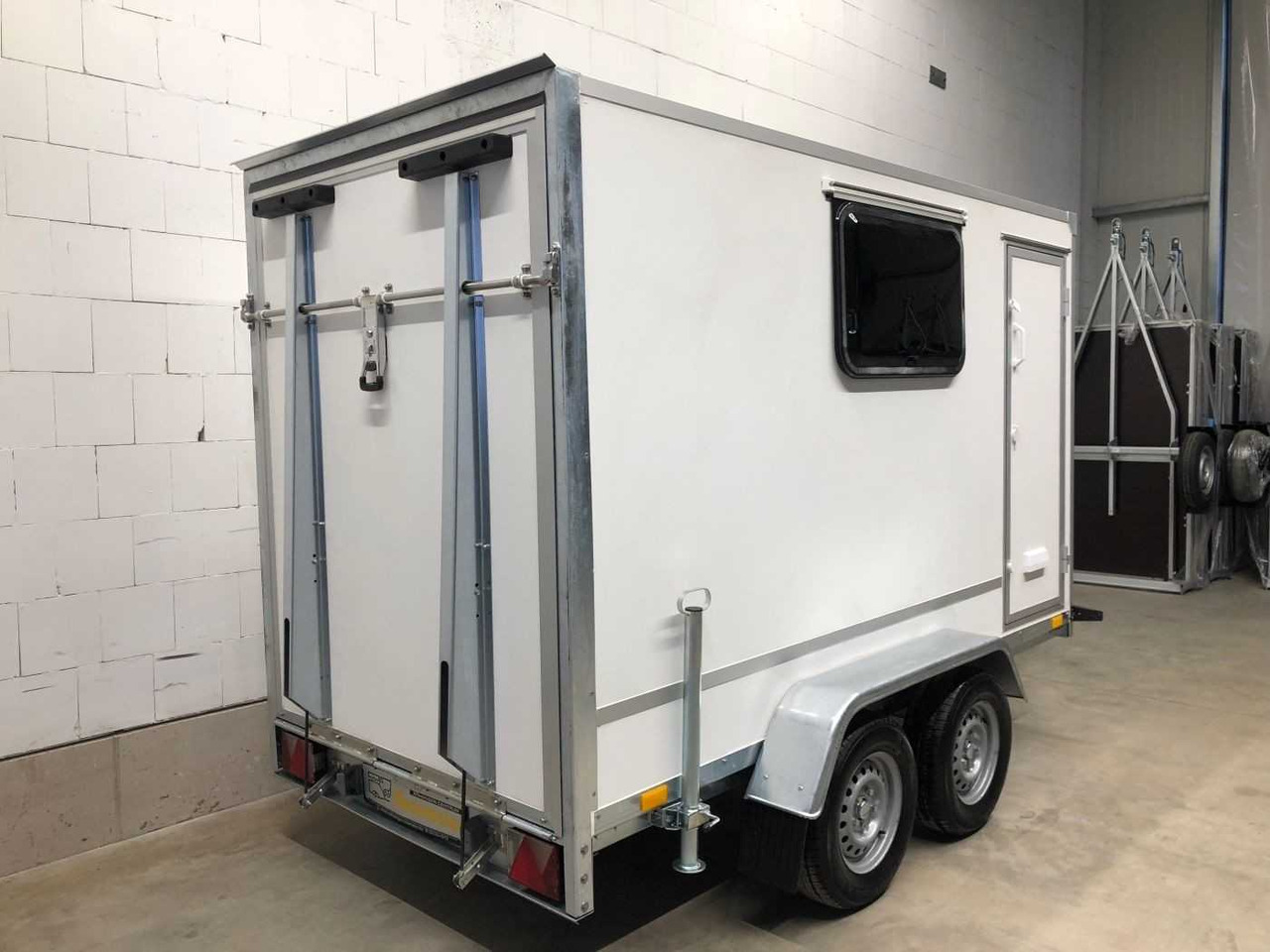 BLYSS F2030HTD Rampe Tür Fenster Kofferanhänger - Motorradanhänger: das Bild 2 BLYSS F2030HTD Rampe Tür Fenster Kofferanhänger - Motorradanhänger: das Bild 2