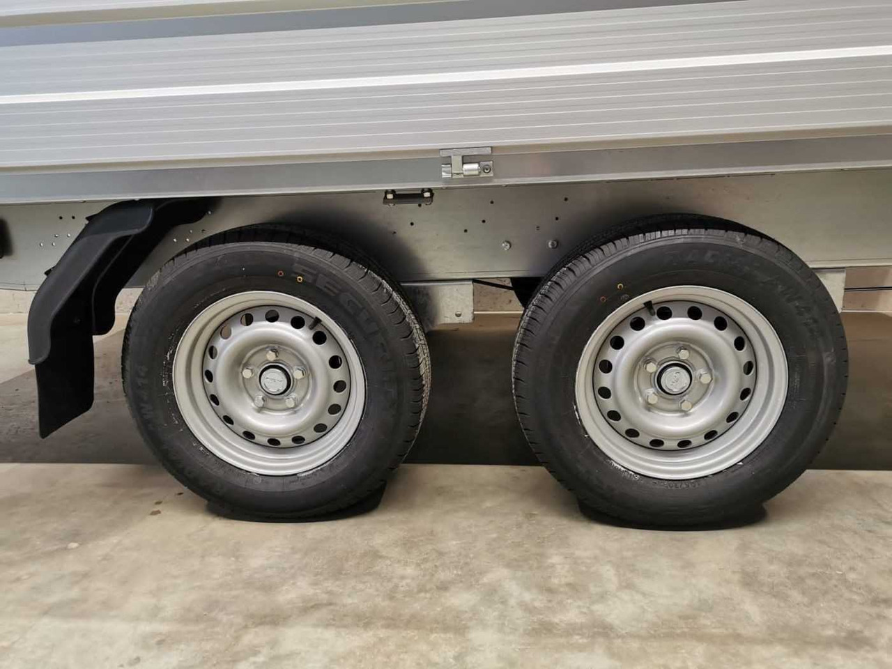 BOECKMANN HL-AL 3718/35 Eco XXL Hochlader - PKW Anhänger: das Bild 2 BOECKMANN HL-AL 3718/35 Eco XXL Hochlader - PKW Anhänger: das Bild 2