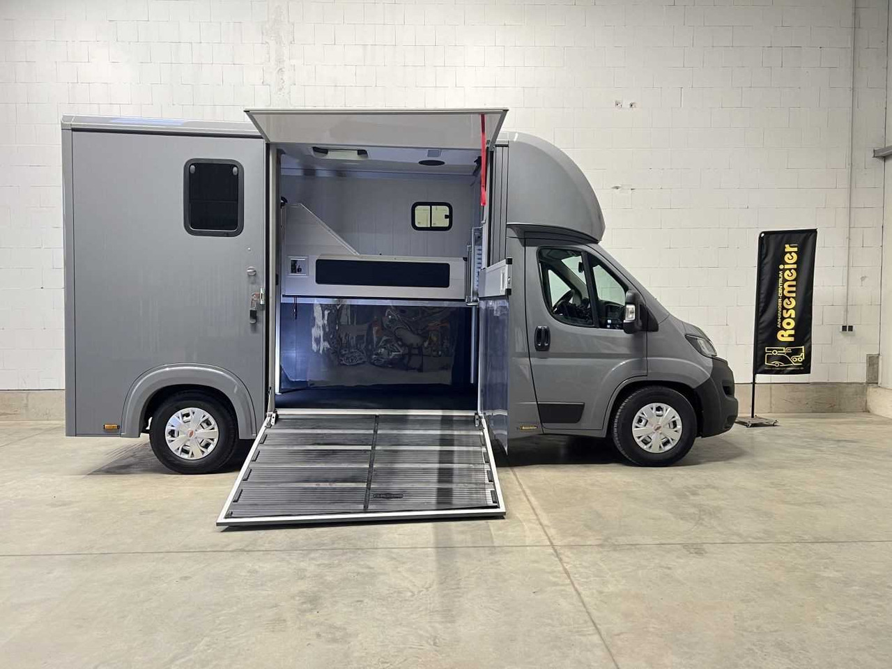 Fiat Compact Basic LKW - Pferdetransporter, Transporter: das Bild 1 Fiat Compact Basic LKW - Pferdetransporter, Transporter: das Bild 1