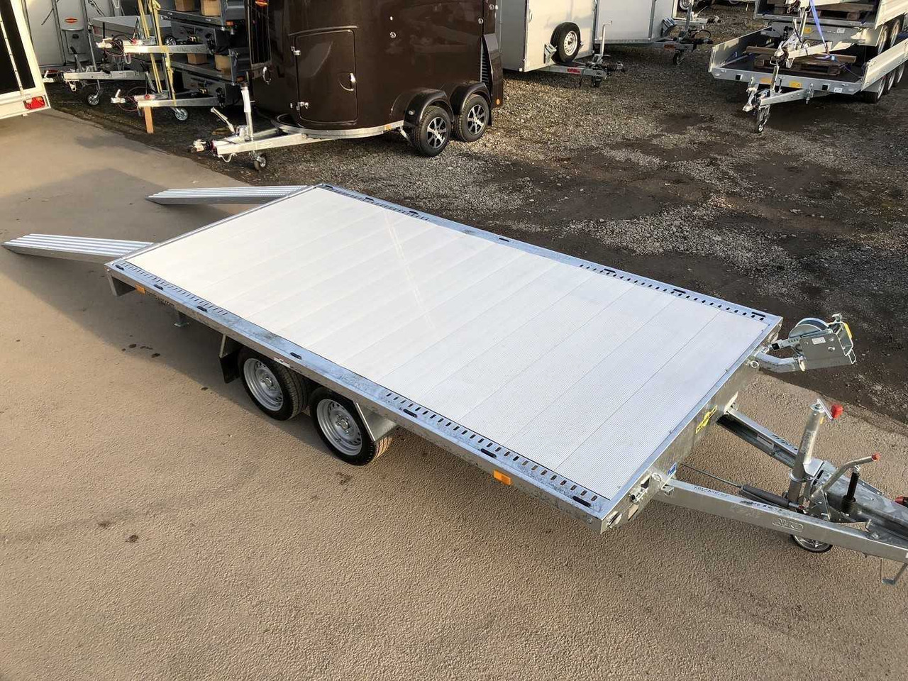 HUMBAUR Universal 3500 Aluboden Universaltransporter - Autotransporter Anhänger: das Bild 1 HUMBAUR Universal 3500 Aluboden Universaltransporter - Autotransporter Anhänger: das Bild 1