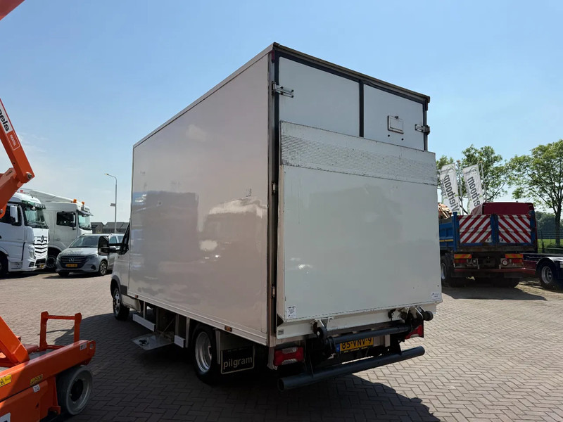 Iveco Daily Daily 40C15 Koffer mit Isokoffer (mit Heizung) und Ladebordwand - Koffer Transporter: das Bild 4 Iveco Daily Daily 40C15 Koffer mit Isokoffer (mit Heizung) und Ladebordwand - Koffer Transporter: das Bild 4