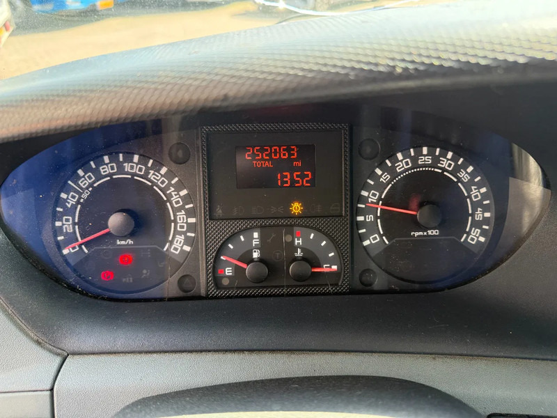 Iveco Daily Daily 40C15 Koffer mit Isokoffer (mit Heizung) und Ladebordwand - Koffer Transporter: das Bild 3 Iveco Daily Daily 40C15 Koffer mit Isokoffer (mit Heizung) und Ladebordwand - Koffer Transporter: das Bild 3