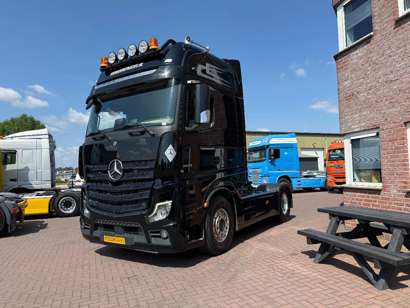 Mercedes-Benz Actros 1853 LS 4X2 "BLACK PEARL" EURO6D / FULL OPTIONS / RETARDER / ALCOA / LEATHER INTERIOR / ETC..... PERFECT CONDTION!!!!! - Sattelzugmaschine: das Bild 2 Mercedes-Benz Actros 1853 LS 4X2 "BLACK PEARL" EURO6D / FULL OPTIONS / RETARDER / ALCOA / LEATHER INTERIOR / ETC..... PERFECT CONDTION!!!!! - Sattelzugmaschine: das Bild 2