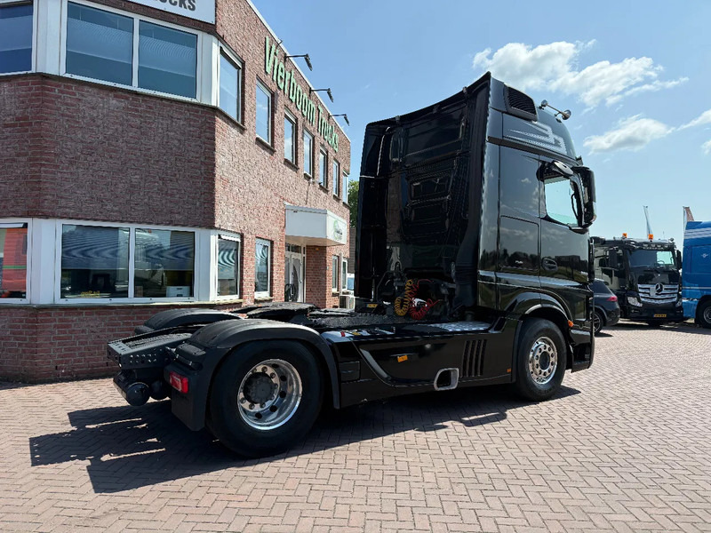Mercedes-Benz Actros 1853 LS 4X2 "BLACK PEARL" EURO6D / FULL OPTIONS / RETARDER / ALCOA / LEATHER INTERIOR / ETC..... PERFECT CONDTION!!!!! - Sattelzugmaschine: das Bild 5 Mercedes-Benz Actros 1853 LS 4X2 "BLACK PEARL" EURO6D / FULL OPTIONS / RETARDER / ALCOA / LEATHER INTERIOR / ETC..... PERFECT CONDTION!!!!! - Sattelzugmaschine: das Bild 5
