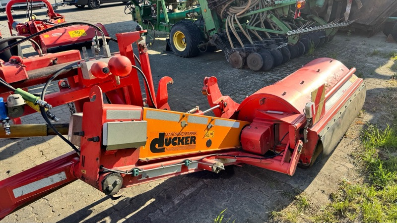 Dücker USM 15 VR4 - Schlegelmäher: das Bild 1 Dücker USM 15 VR4 - Schlegelmäher: das Bild 1