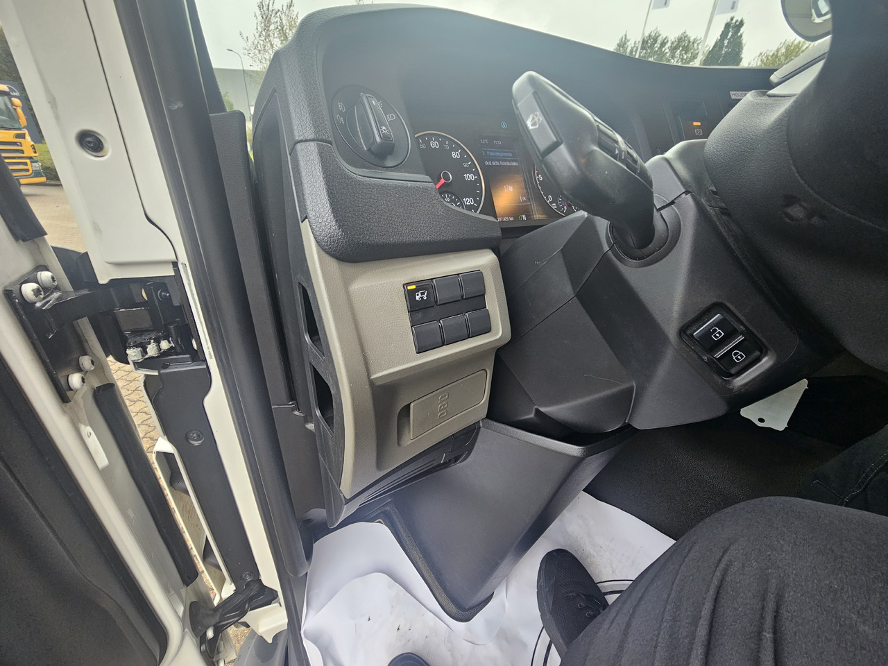 Plane LKW MAN TGL 12.250: das Bild 19 Plane LKW MAN TGL 12.250: das Bild 19