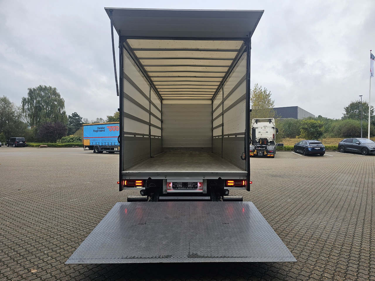 Plane LKW MAN TGL 12.250: das Bild 10 Plane LKW MAN TGL 12.250: das Bild 10