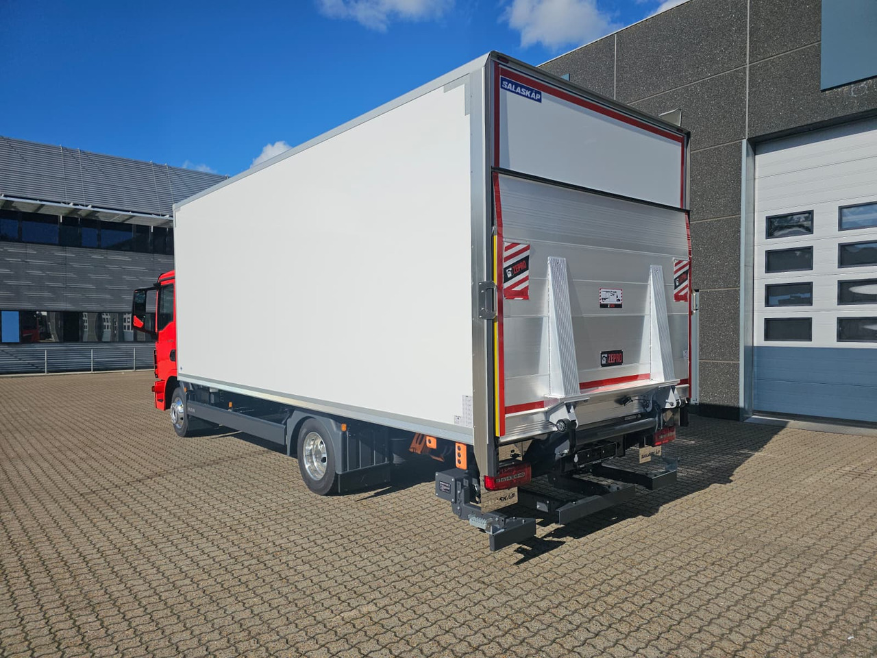 MAN TGL 8.220 - Koffer LKW: das Bild 4 MAN TGL 8.220 - Koffer LKW: das Bild 4