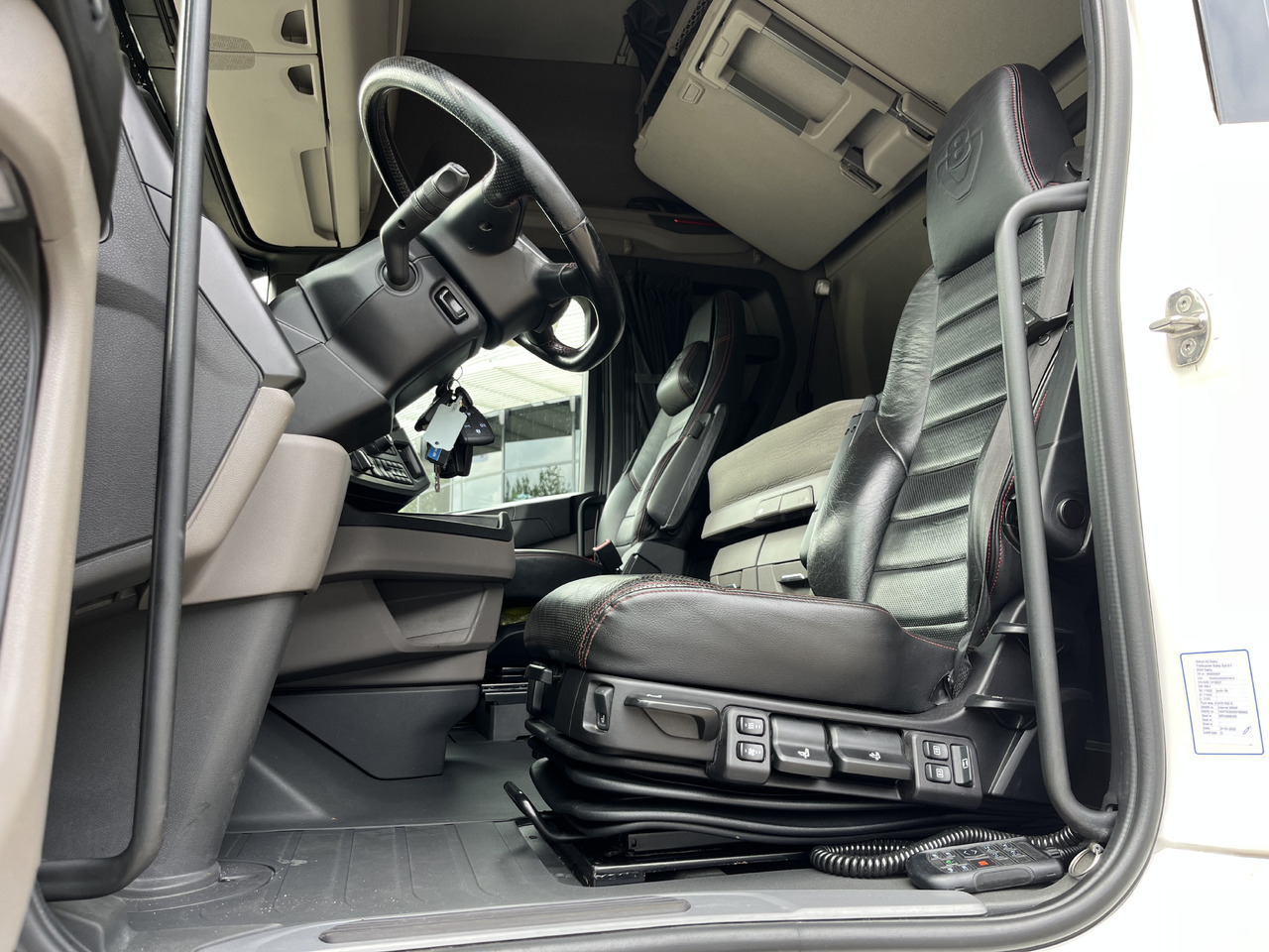 Scania S650 6x2 32 T-mtr. kran - Sattelzugmaschine: das Bild 5 Scania S650 6x2 32 T-mtr. kran - Sattelzugmaschine: das Bild 5