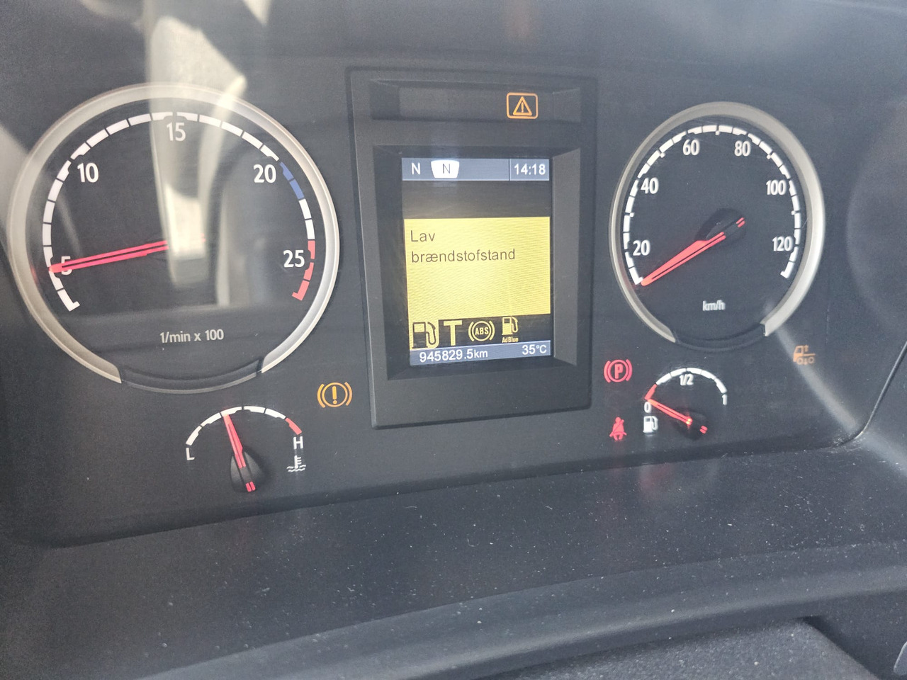 Abrollkipper Scania R560: das Bild 15