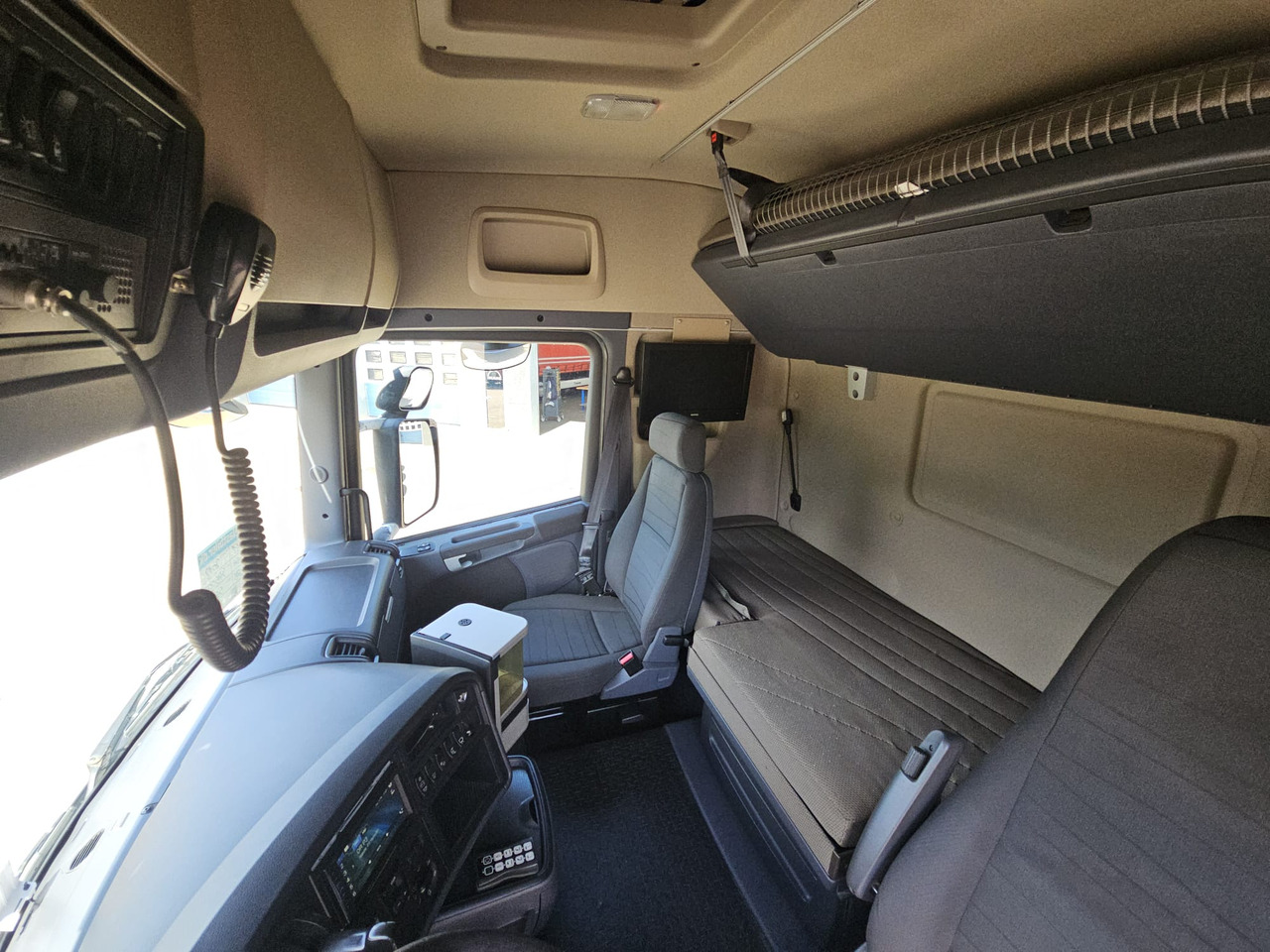 Abrollkipper Scania R560: das Bild 8