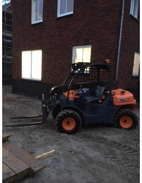 AUSA ruwterrein verreiker T 144 H - Teleskoplader: das Bild 4 AUSA ruwterrein verreiker T 144 H - Teleskoplader: das Bild 4