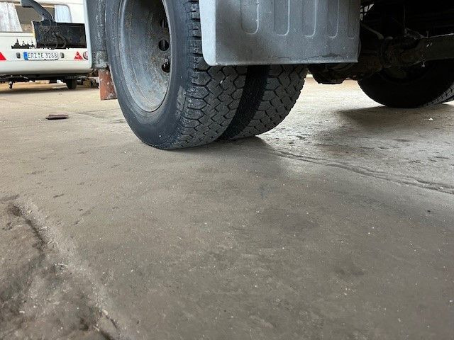 Pritsche Transporter Iveco ML 75 E Pritsche mit Atlas Ladekran 60.1: das Bild 23
