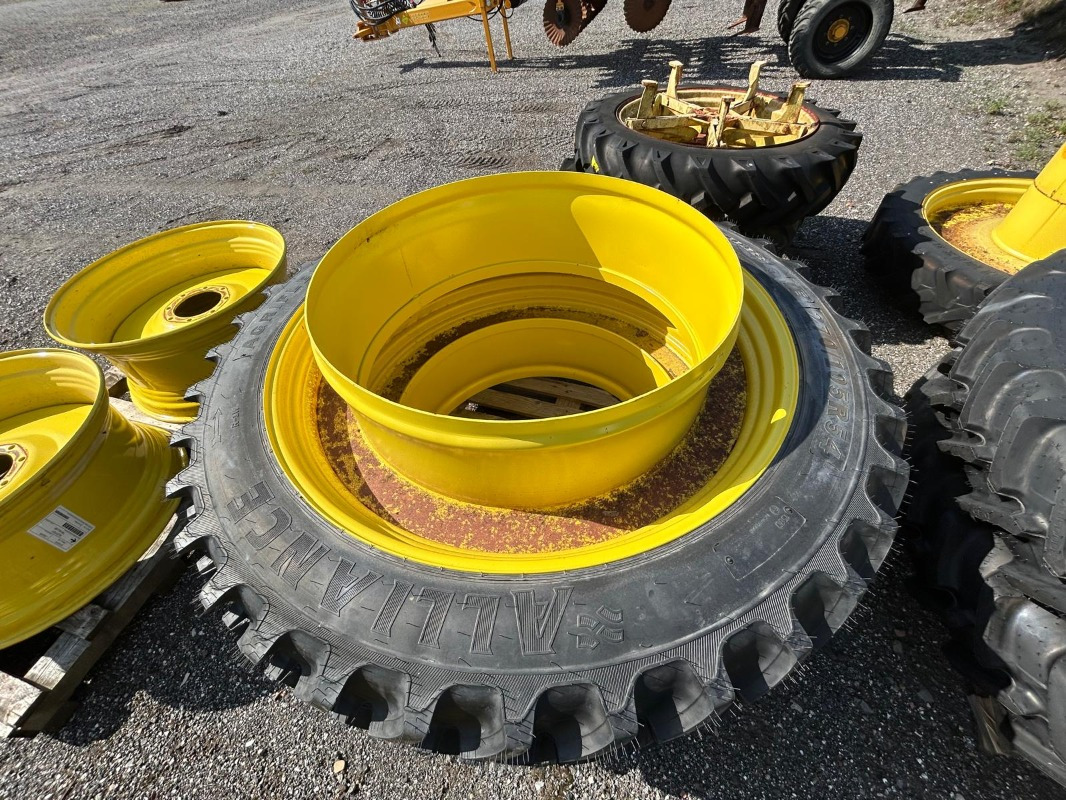 Alliance 270/105R54 Zwillingsräder - 2 Stück - Felgen und Reifen für Landmaschine: das Bild 1 Alliance 270/105R54 Zwillingsräder - 2 Stück - Felgen und Reifen für Landmaschine: das Bild 1