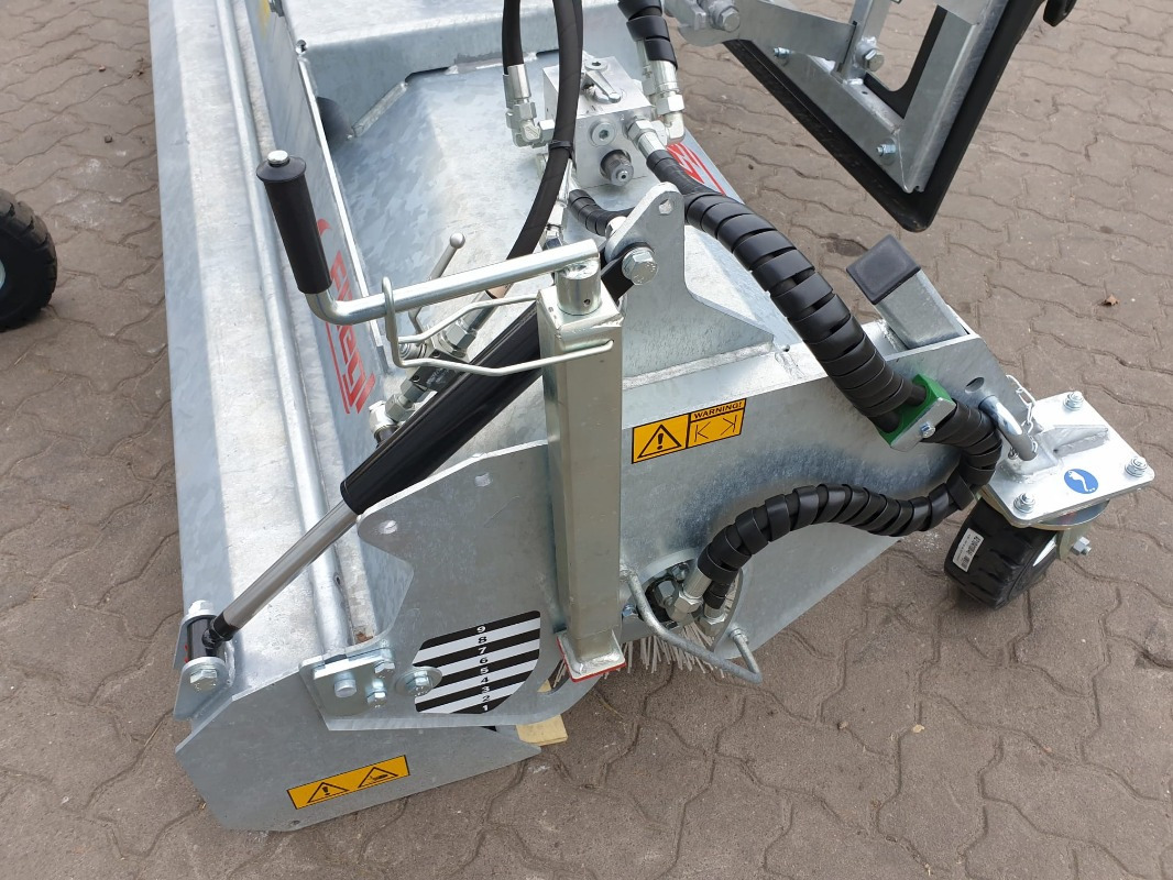 Fliegl KEHRMASCHINE TYP 600 - Mähwerk: das Bild 4 Fliegl KEHRMASCHINE TYP 600 - Mähwerk: das Bild 4