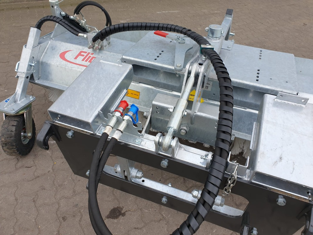 Fliegl KEHRMASCHINE TYP 600 - Mähwerk: das Bild 3 Fliegl KEHRMASCHINE TYP 600 - Mähwerk: das Bild 3