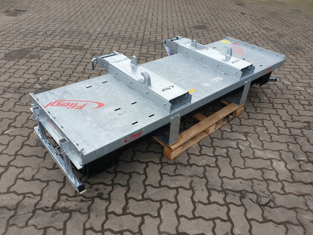 Fliegl Kehrbesen Löwe 2,00m* - Mähwerk: das Bild 4 Fliegl Kehrbesen Löwe 2,00m* - Mähwerk: das Bild 4