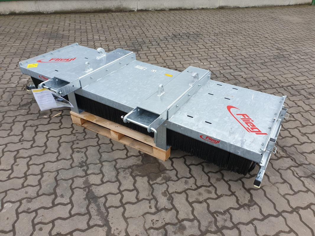 Fliegl Kehrbesen Löwe 2,50m* - Mähwerk: das Bild 1 Fliegl Kehrbesen Löwe 2,50m* - Mähwerk: das Bild 1
