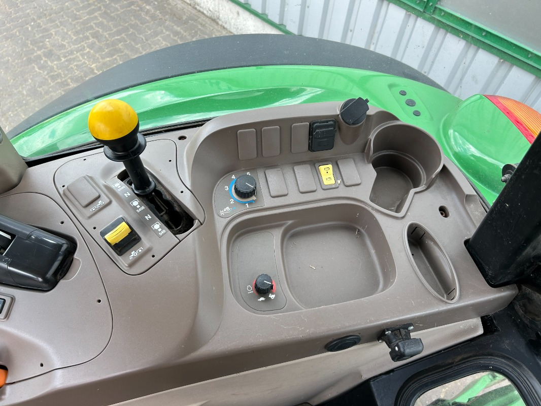 Traktor John Deere 6105 RC: das Bild 17