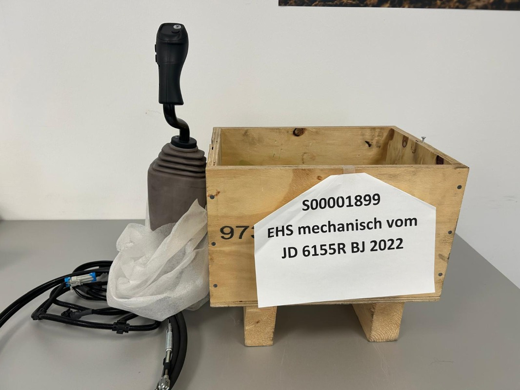 John Deere Einhebelsteuergerät mechanisch vom 6155R - Hydraulik für Landmaschine: das Bild 1 John Deere Einhebelsteuergerät mechanisch vom 6155R - Hydraulik für Landmaschine: das Bild 1