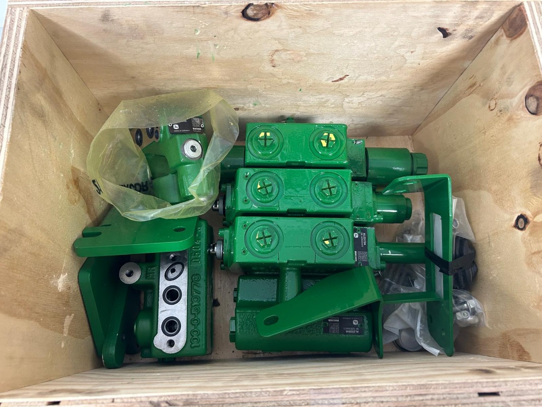 John Deere Einhebelsteuergerät mechanisch vom 6155R - Hydraulik für Landmaschine: das Bild 2 John Deere Einhebelsteuergerät mechanisch vom 6155R - Hydraulik für Landmaschine: das Bild 2