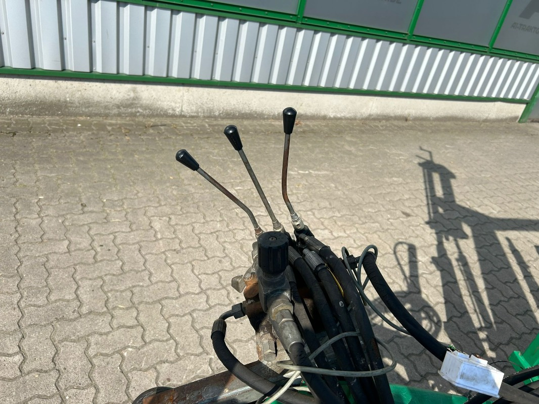 Metal-Fach Z 237 - Ballenwickelgerät: das Bild 5 Metal-Fach Z 237 - Ballenwickelgerät: das Bild 5