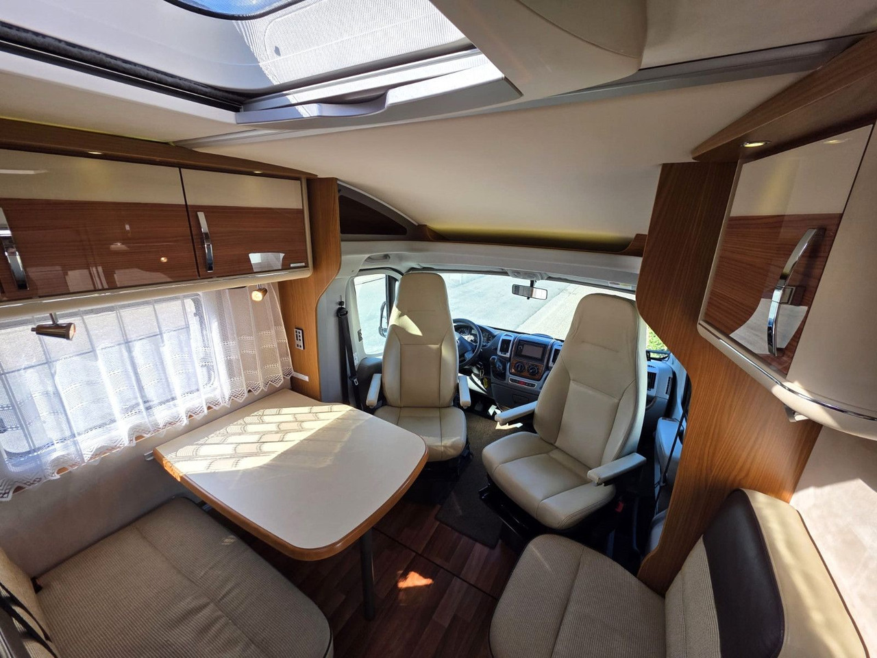 HYMER / ERIBA / HYMERCAR T 674 SL - Einzelbetten - auto.Sat/TV - Solar - - Teilintegriertes Wohnmobil: das Bild 5 HYMER / ERIBA / HYMERCAR T 674 SL - Einzelbetten - auto.Sat/TV - Solar - - Teilintegriertes Wohnmobil: das Bild 5