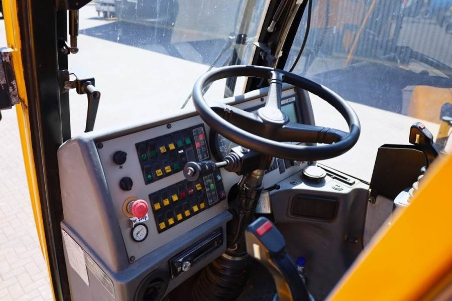 Demag AC30 City Diesel, 4x4x4 Drive, 30t Capacity, 25m M - All-Terrain Kran: das Bild 5 Demag AC30 City Diesel, 4x4x4 Drive, 30t Capacity, 25m M - All-Terrain Kran: das Bild 5