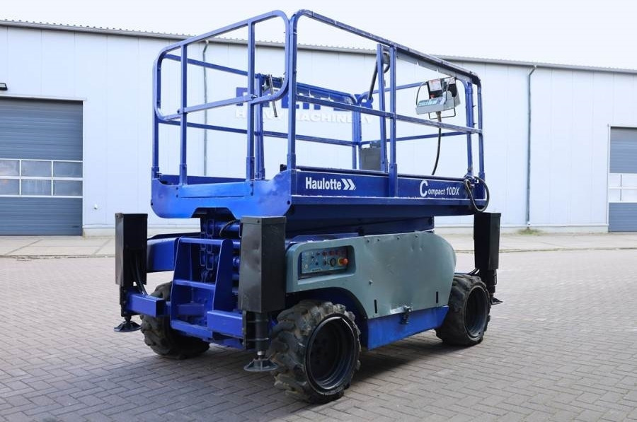 Haulotte COMPACT 10DX Diesel, 4x4 Drive, 10.15m Working Hei - Scherenbühne: das Bild 2 Haulotte COMPACT 10DX Diesel, 4x4 Drive, 10.15m Working Hei - Scherenbühne: das Bild 2
