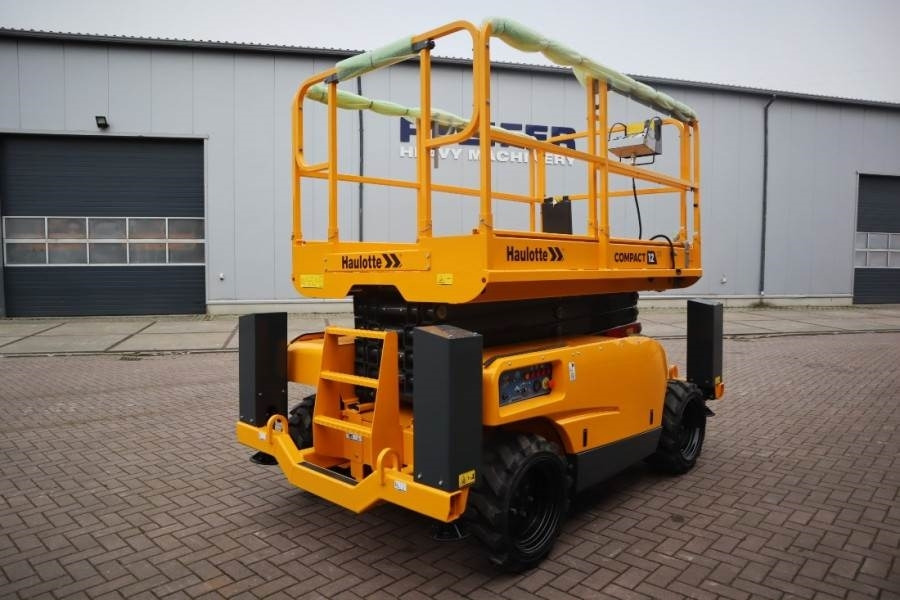 Haulotte Compact 12DX Valid Inspection, *Guarantee! Diesel, - Scherenbühne: das Bild 2 Haulotte Compact 12DX Valid Inspection, *Guarantee! Diesel, - Scherenbühne: das Bild 2