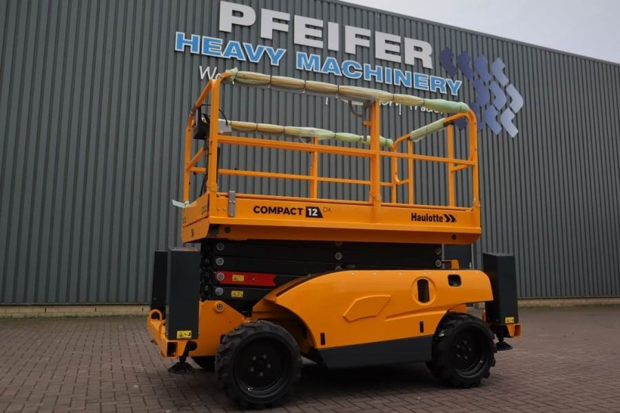 Haulotte Compact 12DX Valid Inspection, *Guarantee! Diesel, - Scherenbühne: das Bild 1 Haulotte Compact 12DX Valid Inspection, *Guarantee! Diesel, - Scherenbühne: das Bild 1