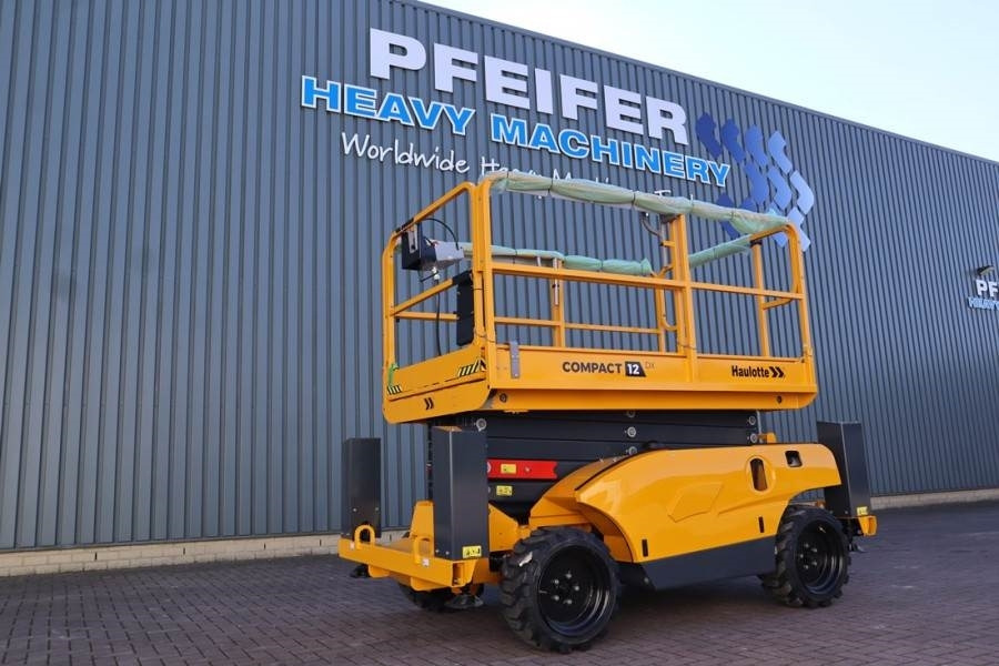 Haulotte Compact 12DX Valid Inspection, *Guarantee! Diesel, - Scherenbühne: das Bild 1 Haulotte Compact 12DX Valid Inspection, *Guarantee! Diesel, - Scherenbühne: das Bild 1