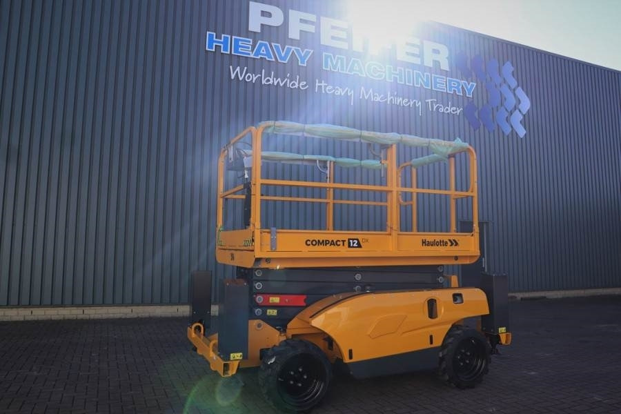 Haulotte Compact 12DX Valid Inspection, *Guarantee! Diesel, - Scherenbühne: das Bild 1 Haulotte Compact 12DX Valid Inspection, *Guarantee! Diesel, - Scherenbühne: das Bild 1