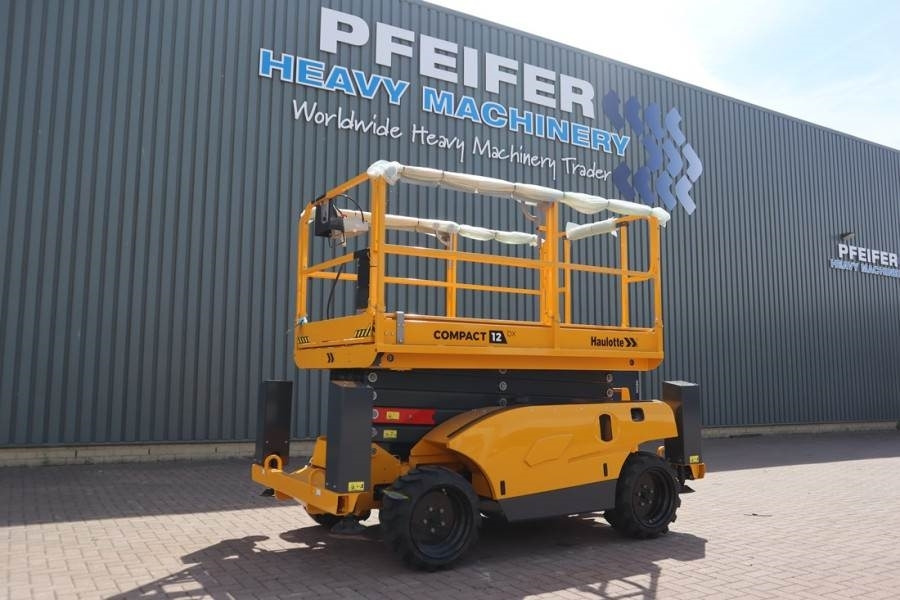 Haulotte Compact 12DX Valid Inspection, *Guarantee! Diesel, - Scherenbühne: das Bild 1 Haulotte Compact 12DX Valid Inspection, *Guarantee! Diesel, - Scherenbühne: das Bild 1