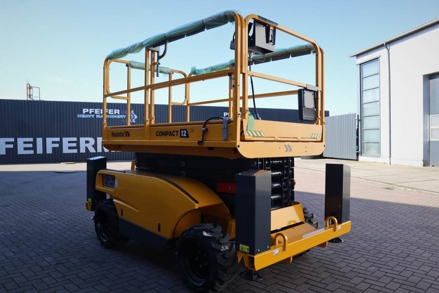 Haulotte Compact 12DX Valid Inspection, *Guarantee! Diesel, - Scherenbühne: das Bild 2 Haulotte Compact 12DX Valid Inspection, *Guarantee! Diesel, - Scherenbühne: das Bild 2