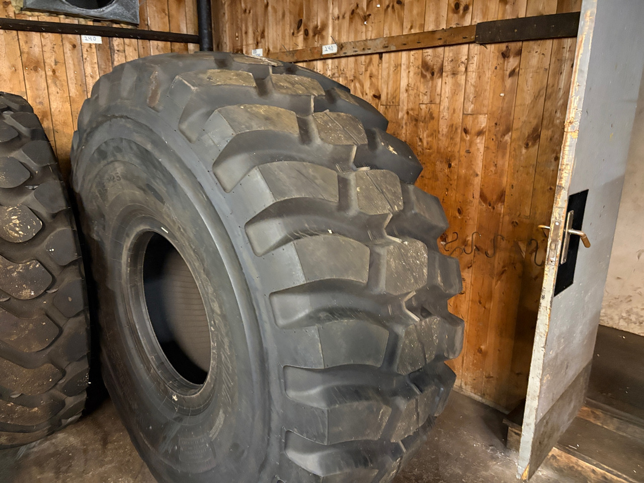 Bridgestone 29,5R25 - Reifen für Baumaschine: das Bild 1 Bridgestone 29,5R25 - Reifen für Baumaschine: das Bild 1